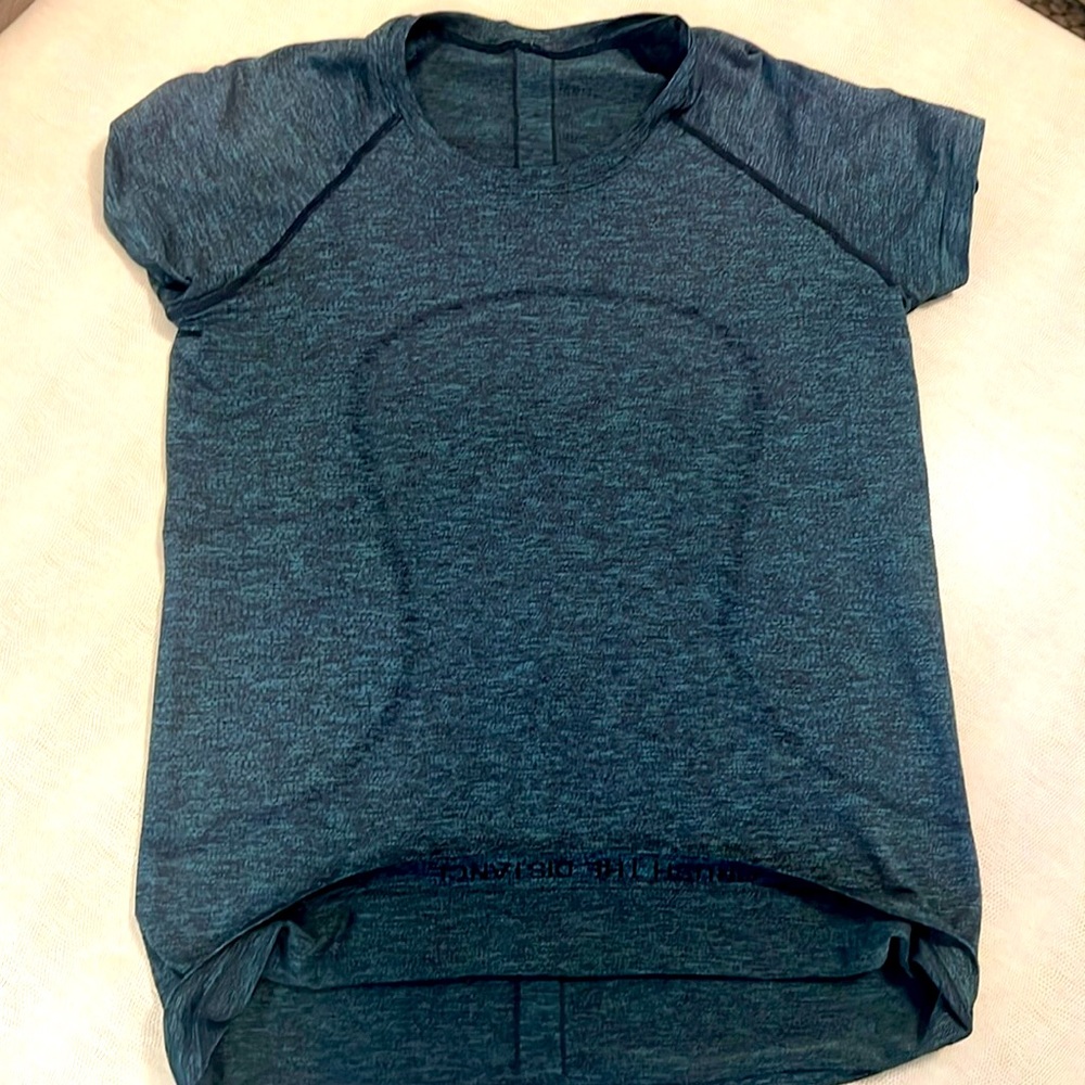 Lululemon tee